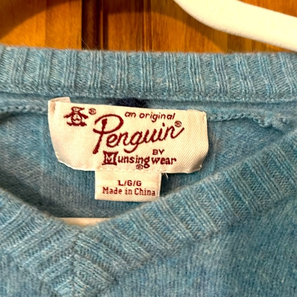 Penguin sweater (SHRUNK) V-Neck robins egg blue size large (xsmall) - Picture 2 of 9